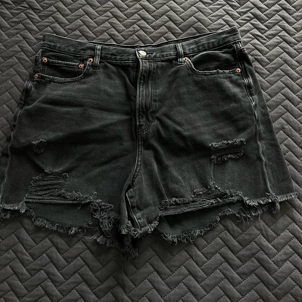 AE Distressed Black 90s Boyfriend Shorts